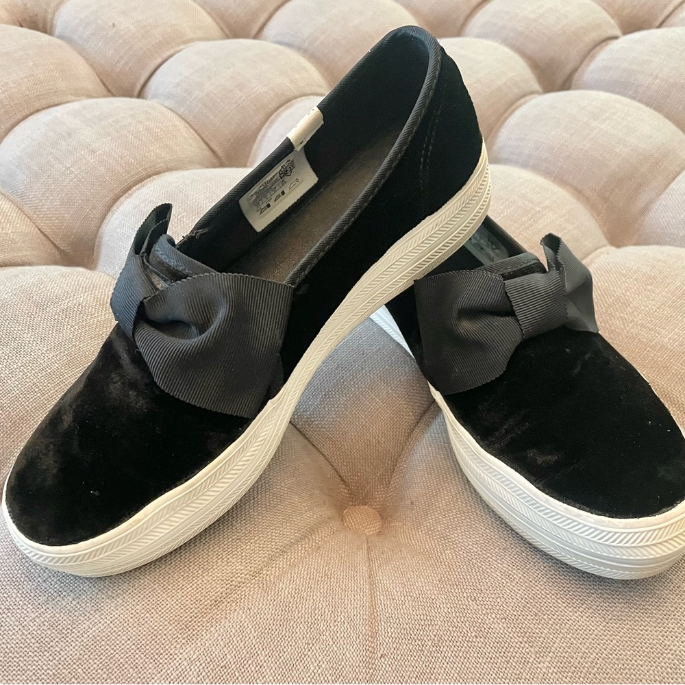 ⭐️ EXCELLENT CONDITION ⭐️ Kate Spade for Keds black velvet bow tie shoes!!